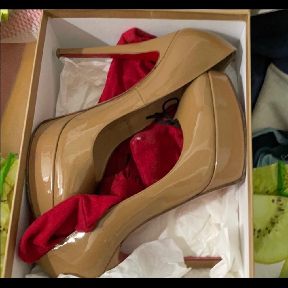 Christian Loubs nude Bianca pumps